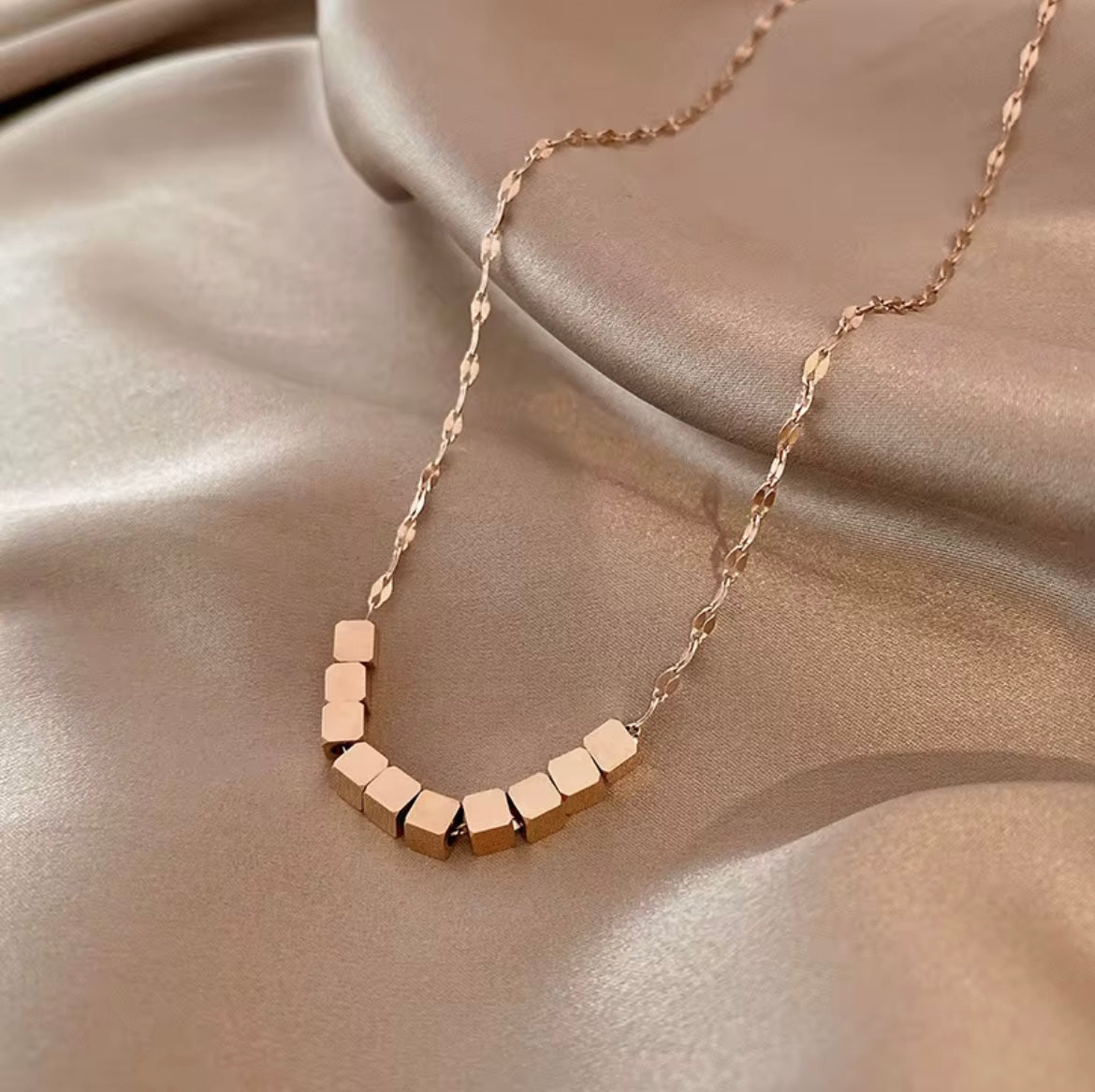 AM-1118- Cubic Square Charm Pendant lip chain