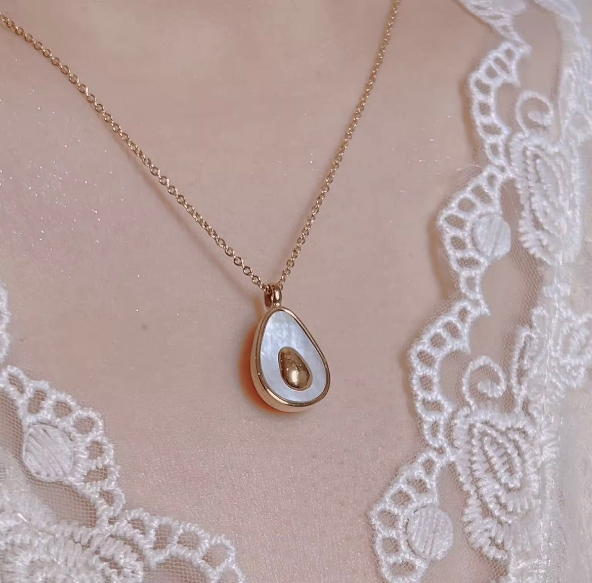 AM-1109- Avocado Pendant titanium Steel