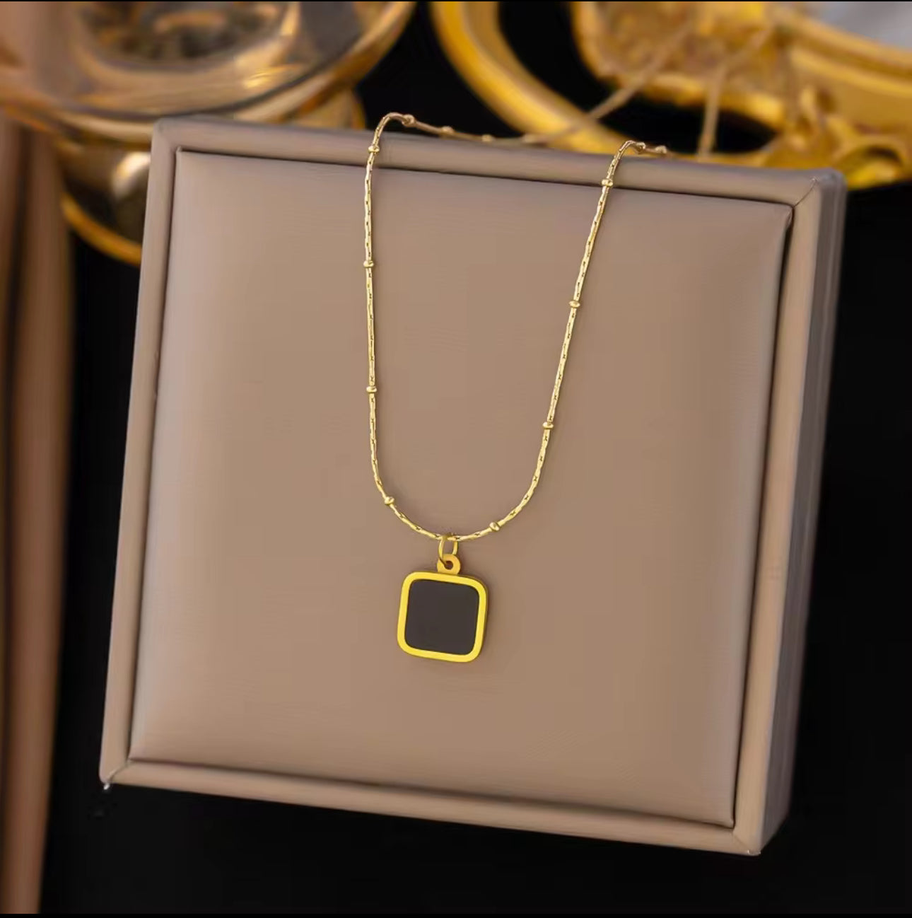 AM-1129 - Black Charm Minimal Necklace