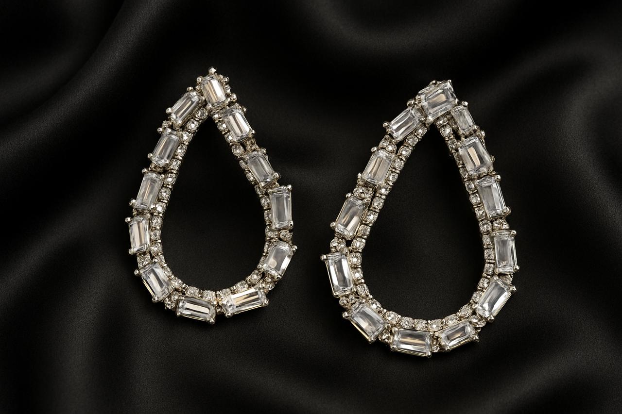 AM-1103-  Leaf Shaped Earrings
